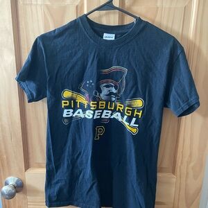 Like New, Men’s Size Small Pittsburgh Pirates T-Shirt
